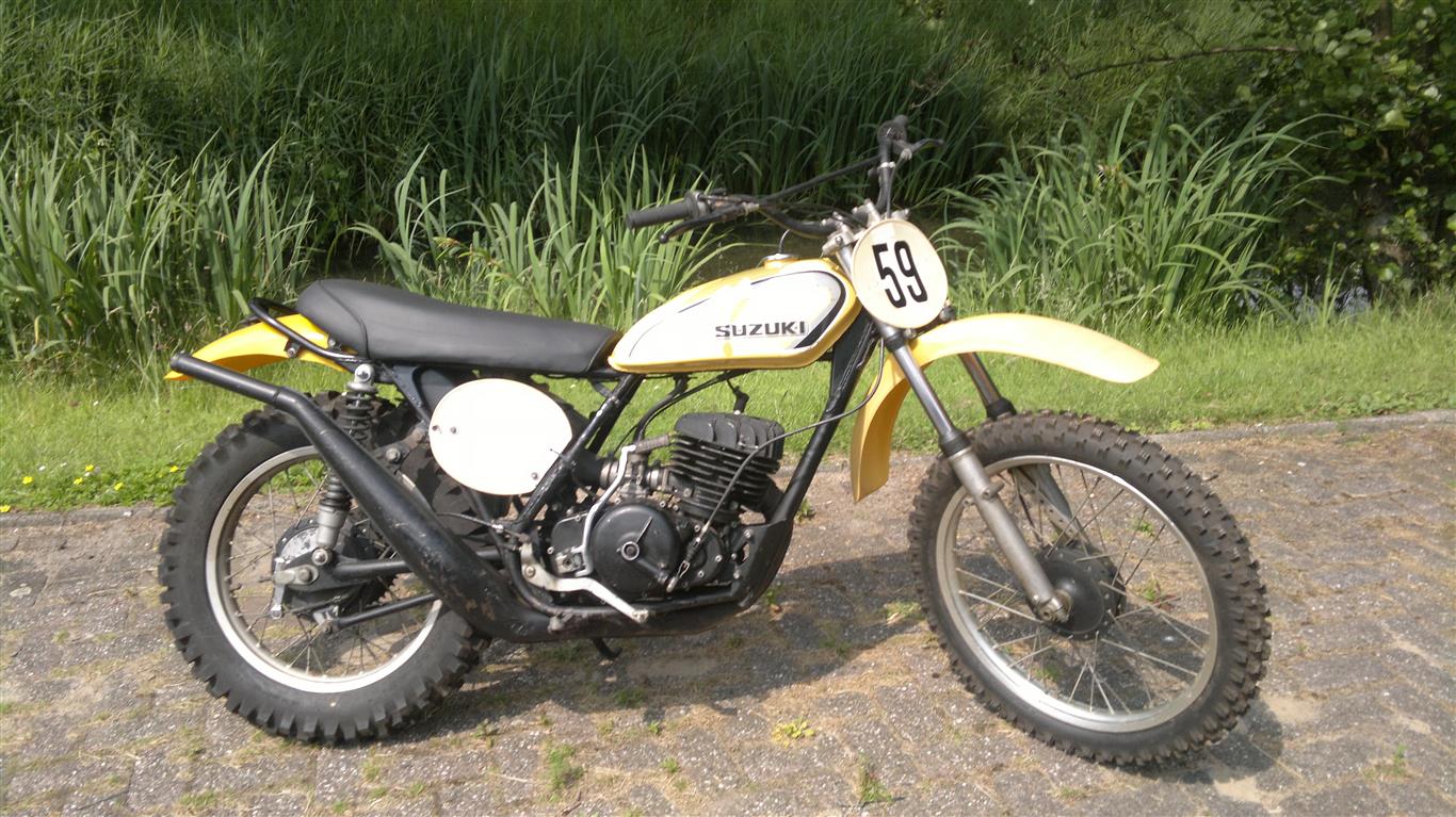 Suzuki мотоцикл мотокросс